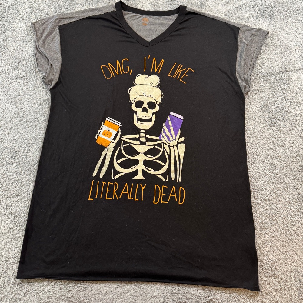 Way to Celebrate Halloween Skeleton Graphic T Shirt Size M Black Grey V Neck